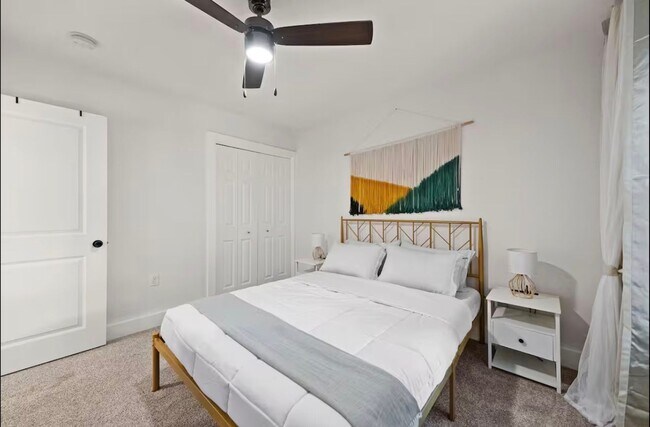 Building Photo - Stunning Home with Spacious Layout & Modern Upgrades