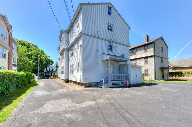 Building Photo - 377 Chandler St
