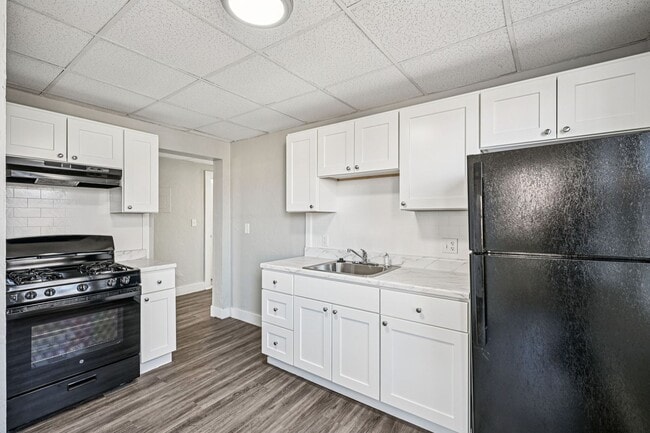 Building Photo - 73 Almont St