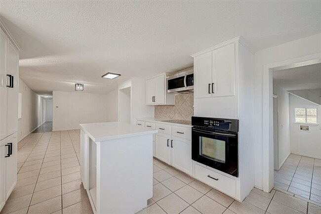 Building Photo - 4104 Scenic Dr