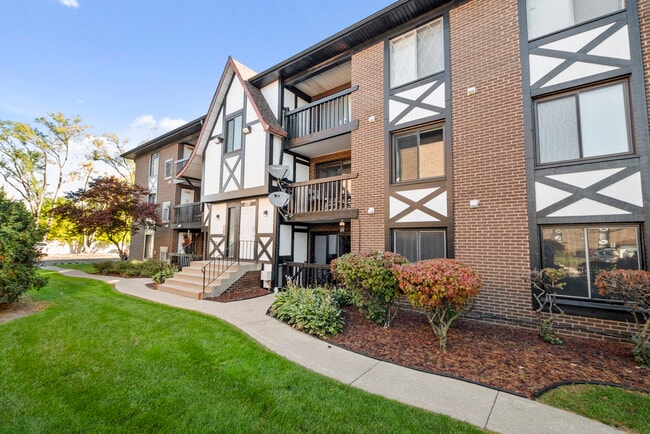 Primary Photo - 13616 Lamon Ave