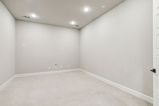 Building Photo - 2232 Grey September St