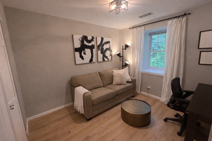 Building Photo - 4659 28th Rd S