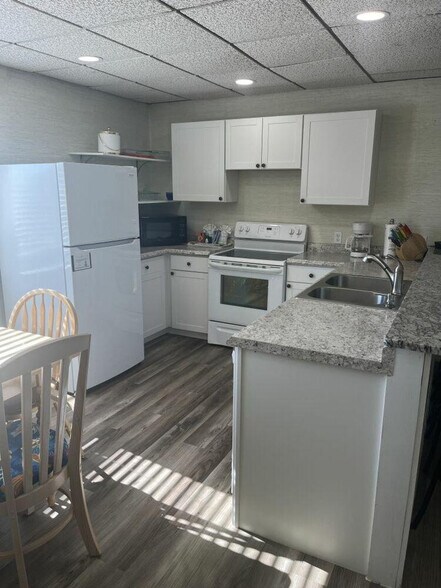 Building Photo - 7785 Estero Blvd