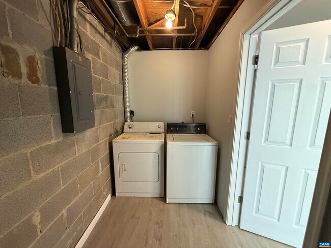 Building Photo - 120 Georgetown Green