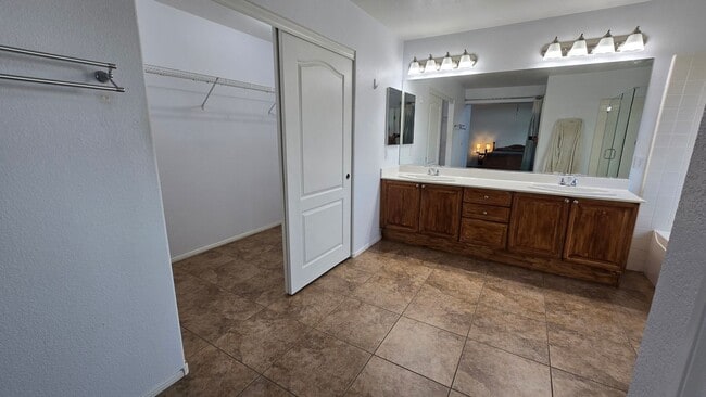 Building Photo - 2 story, 2 car garage, 5 bedroom, coveredpatio, All appliances. move in ready home with solar inc...