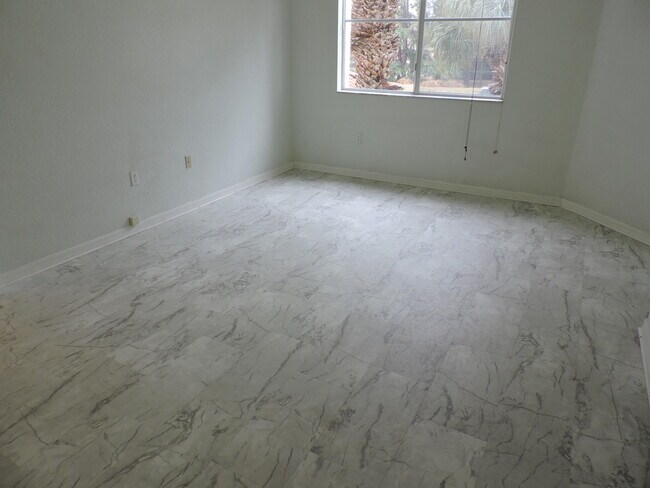 Building Photo - 11032 Legacy Dr