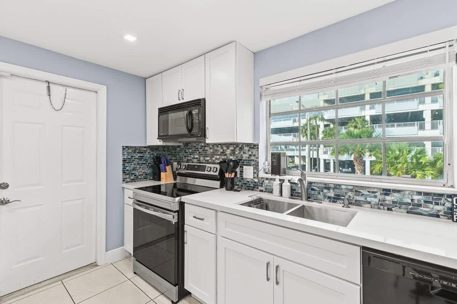 Building Photo - 2424 NE 9th St