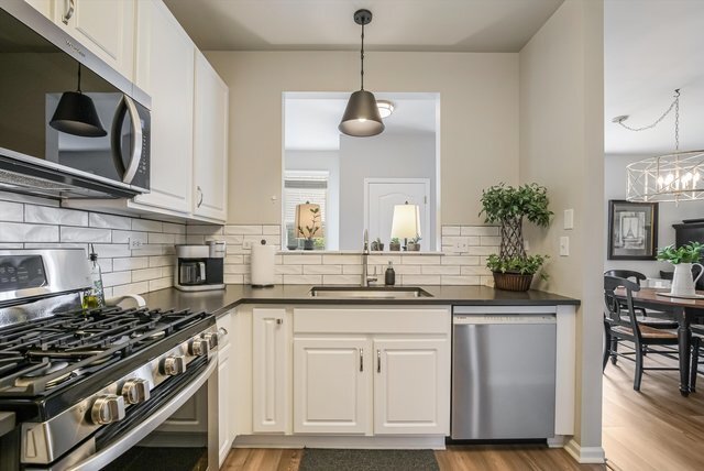 Building Photo - 2562 Golf Ridge Cir