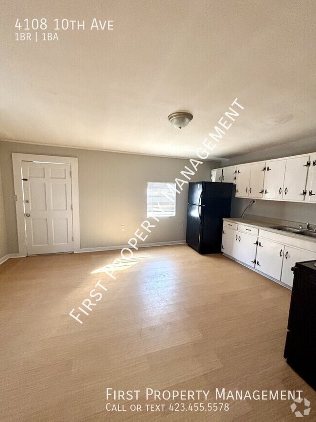 Building Photo - 1Bed/1Bath Duplex In East Lake!!