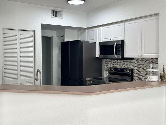 Building Photo - 6492 W Sample Rd
