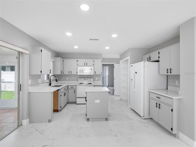 Building Photo - 8841 Key W Cir
