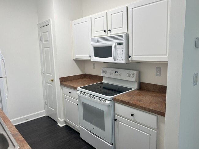 Building Photo - 3 BEDROOM, 1ST FLOOR CONDO IN CAROLINA FOREST!