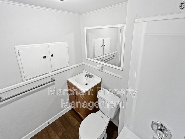 Building Photo - 24 Jones St