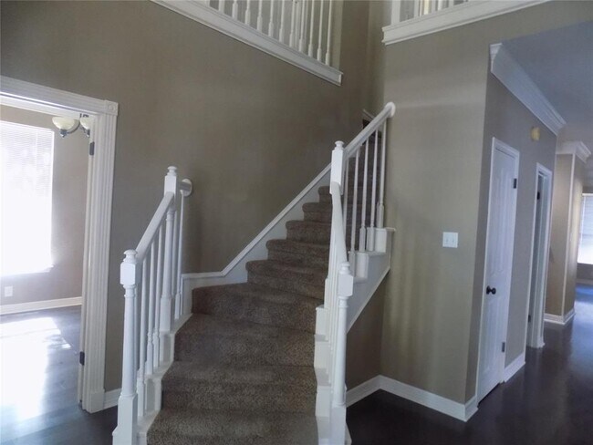 Building Photo - 30202 Oak Tree Dr