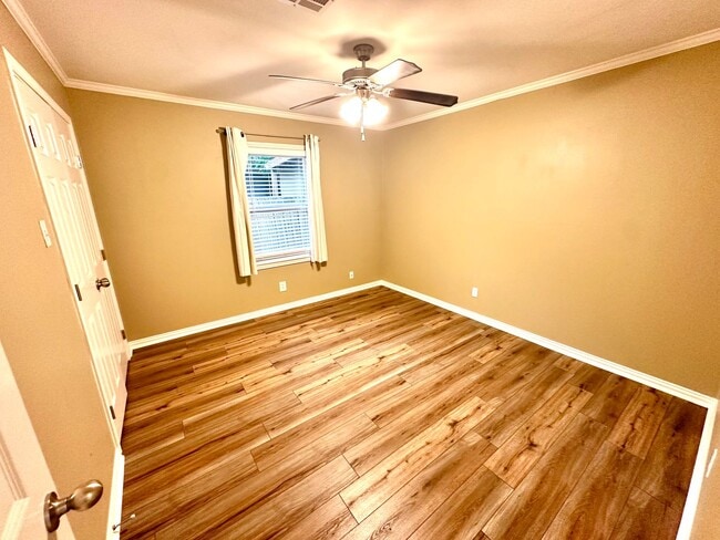 Building Photo - **Application Received ** Available Now! Charming 4-Bedroom Home with Modern Kitchen & Spacious B...