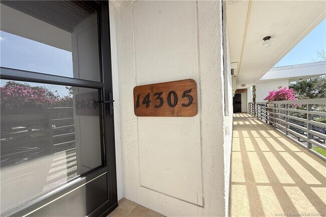 Building Photo - 1950 SW Palm City Rd