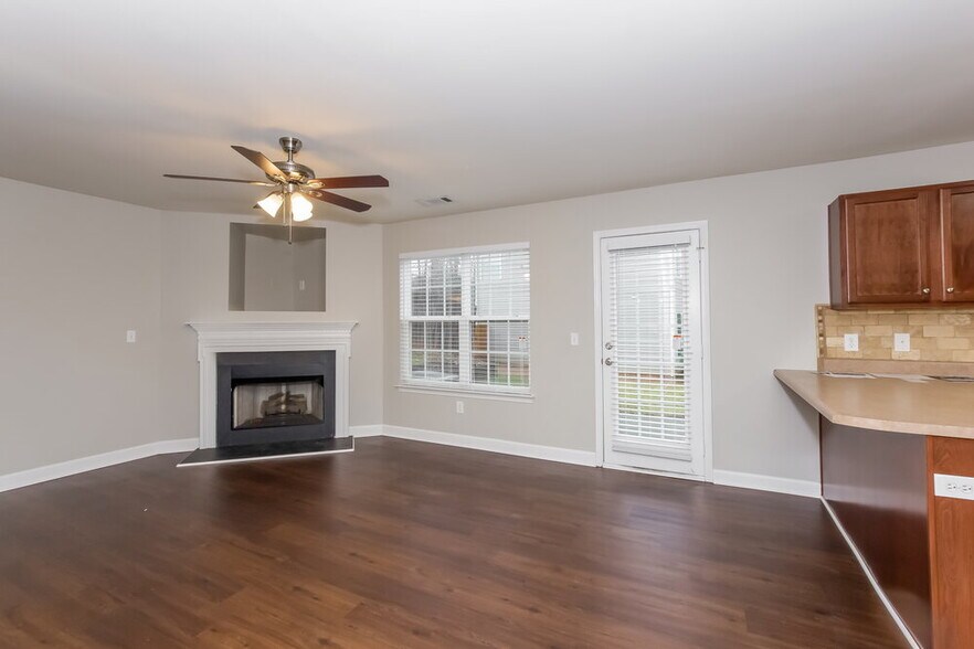Building Photo - 5028 Magnasco Ln