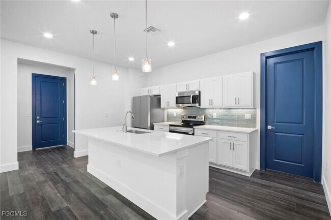 Building Photo - 2816 Barry Rd