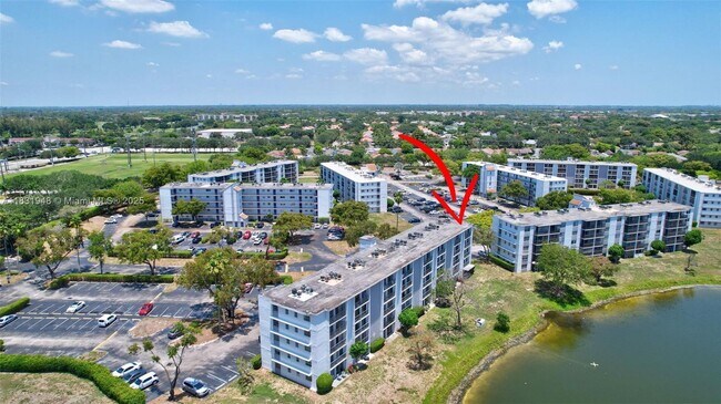 Building Photo - 8720 N Sherman Cir