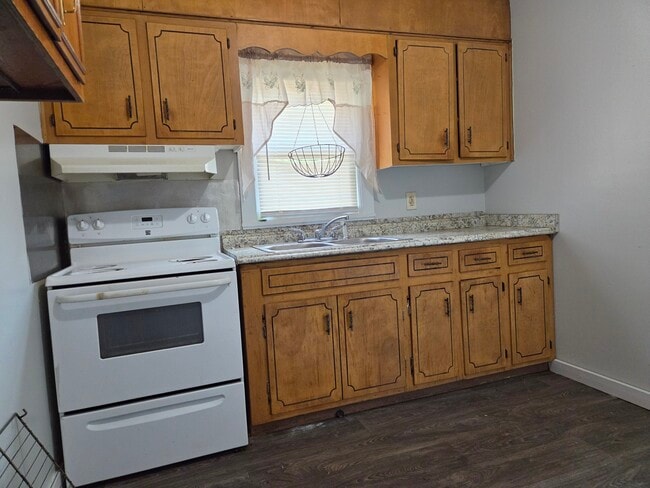 Building Photo - 2037 Steiner Ave