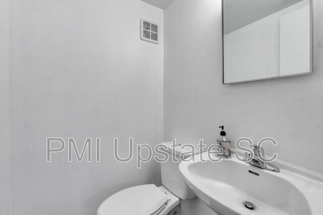 Building Photo - 3706 E North St