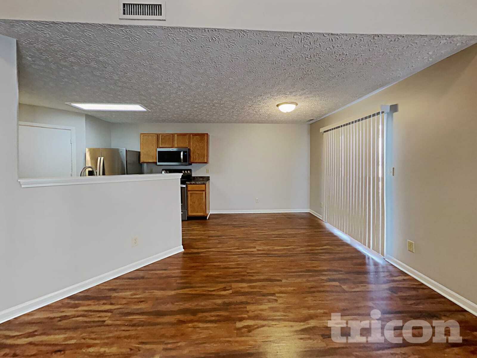 Building Photo - 4475 Connaught Dr E