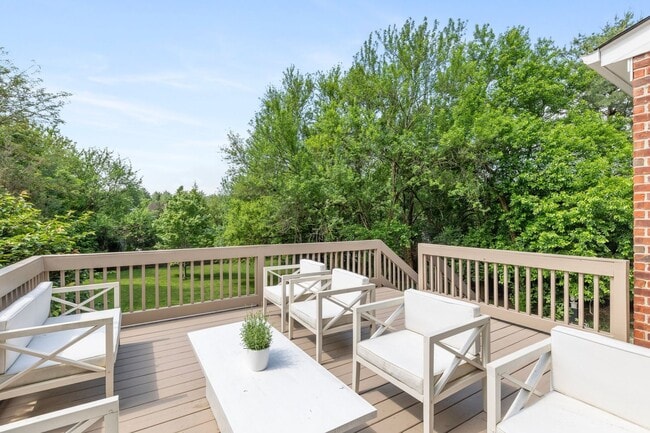 Building Photo - Luxury Furnished Home