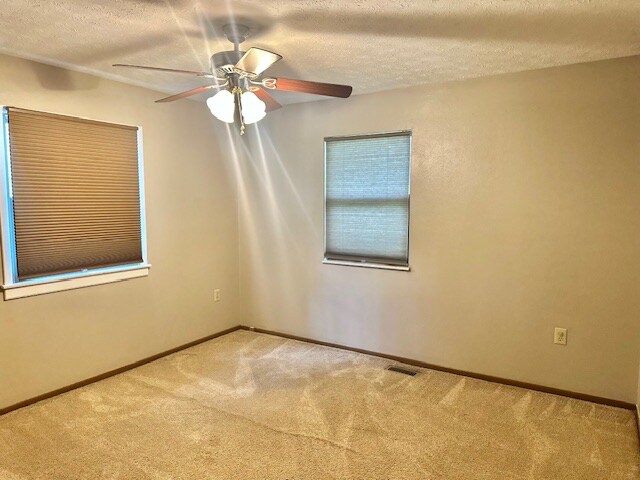 Building Photo - 224 Glenlake Dr