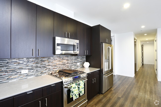 2BR, 2.5BA - 1632 SF - 16M