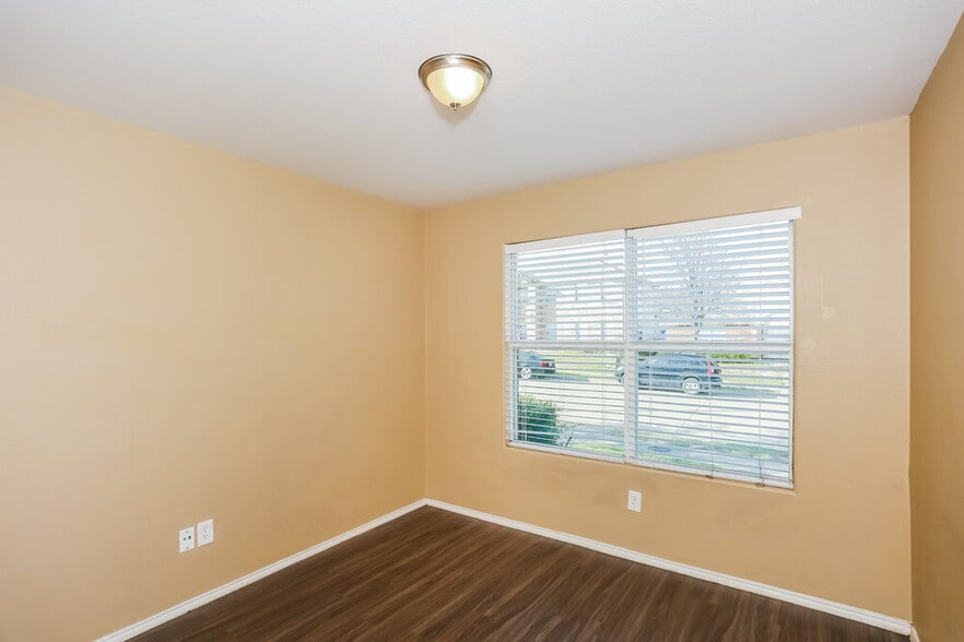 Building Photo - 144 Triumph Rd