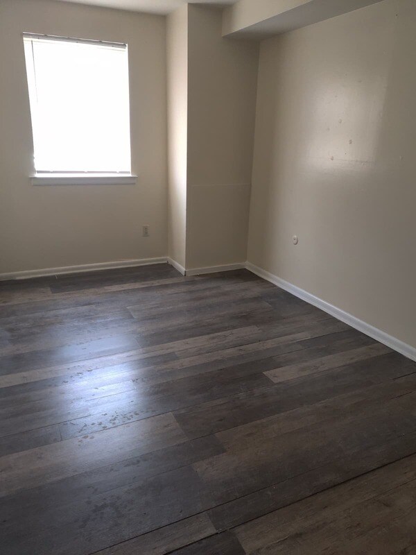 Building Photo - 2721 S 76th St