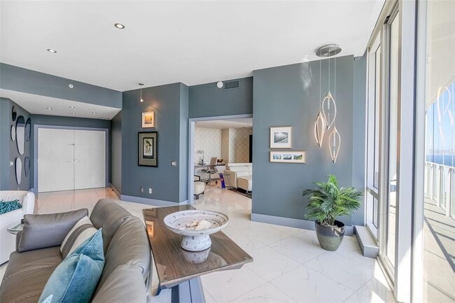 Building Photo - 175 1st St S