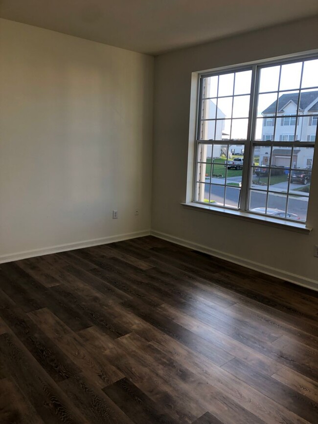 Building Photo - Coming soon - 3 bedroom, 2.5 bath condo in...