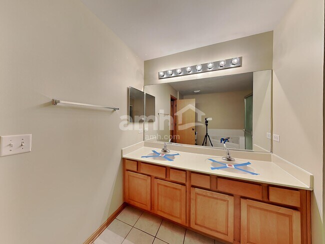 Building Photo - 20863 Brentwood Ct