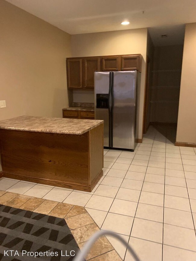 Building Photo - 223 Chestnut St