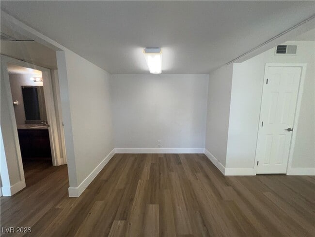 Building Photo - 5060 Indian River Dr