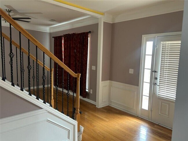 Building Photo - 815 Earlham Dr