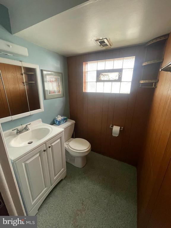 Building Photo - 1230 Napfle Ave