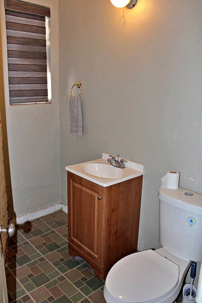 Building Photo - Charming 3-Bedroom Home for Rent in El Pas...
