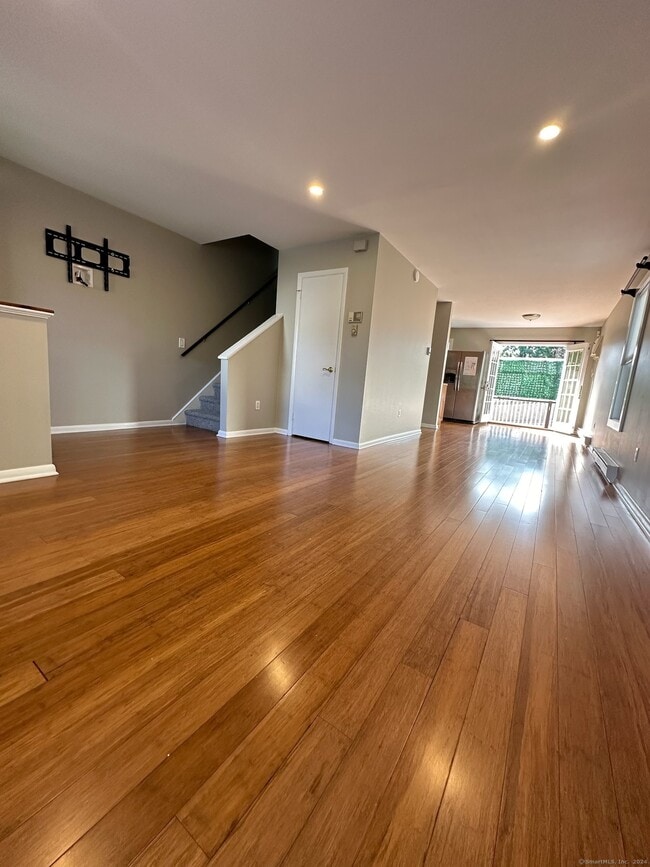 Building Photo - 26 Couch St