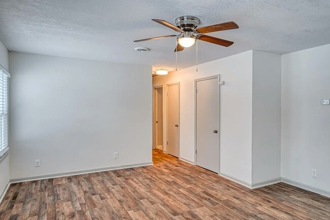 Building Photo - 2423 S 51st Ct