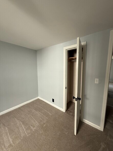 Downstairs bedroom B - 1624 Porter Ave