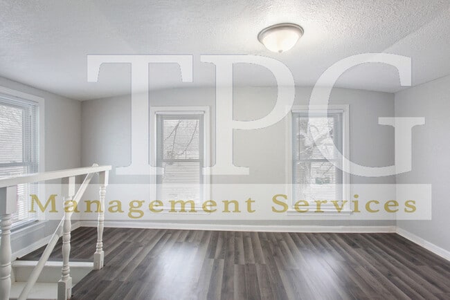 Building Photo - Newly Renovated Unit in Independence MO!