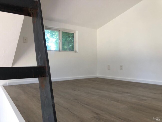 Building Photo - 334 Ridgway Ave