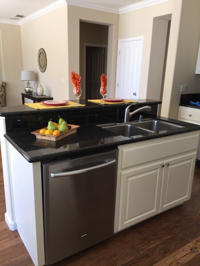 Dishwasher and double sink - 928 Baines St