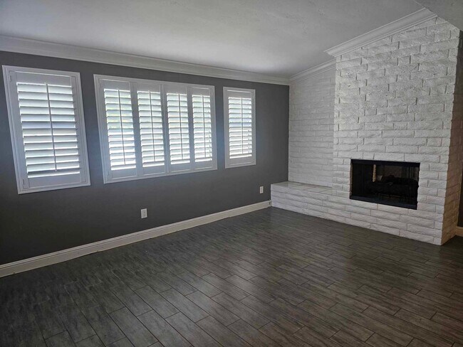 Building Photo - 2975 Robin Rd