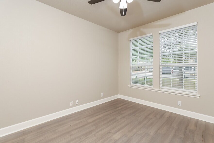 Building Photo - 255 Limestone Creek