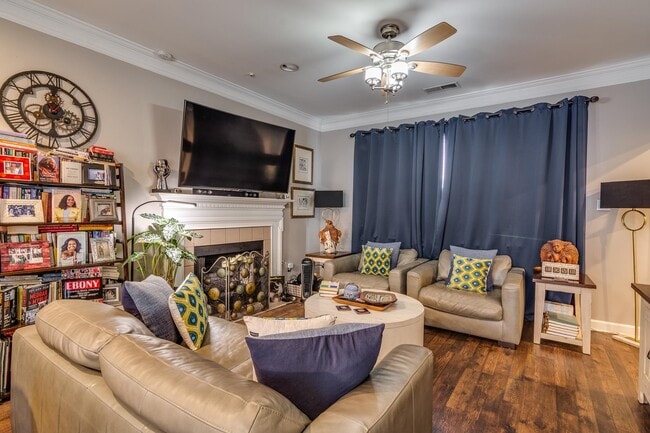 Building Photo - 1986 Eastend Dr