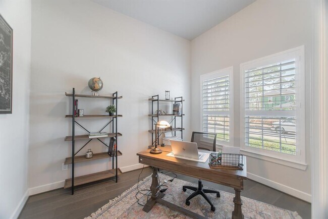 Building Photo - 71 Perennial Cyn Dr